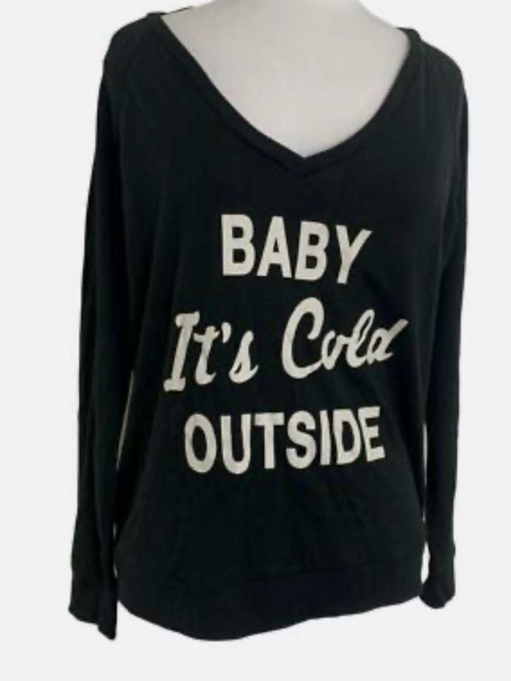 BONGO women’s long sleeve vneck top.  “Baby it’s cold outside” SZ M